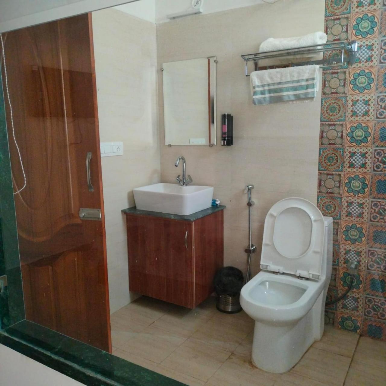 Winter Woods Cottages - 3-Bedroom Homestay Shitlakhet 外观 照片
